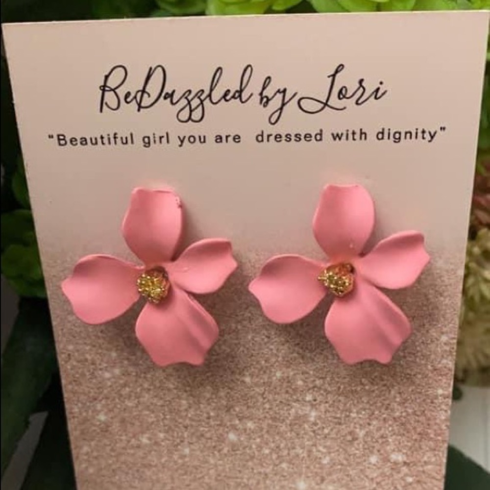 Flower earring studs